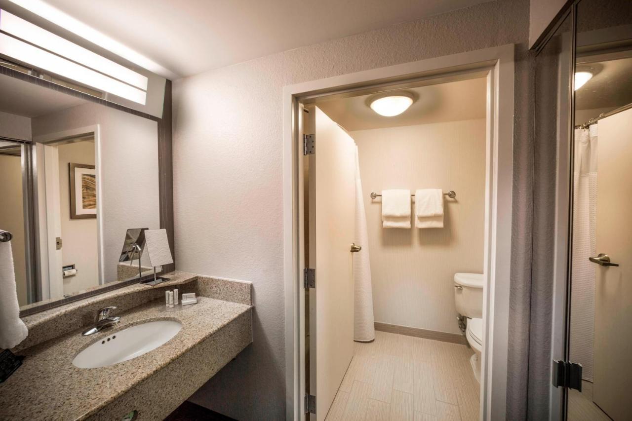 Courtyard By Marriott Norfolk Downtown Hotel Екстериор снимка