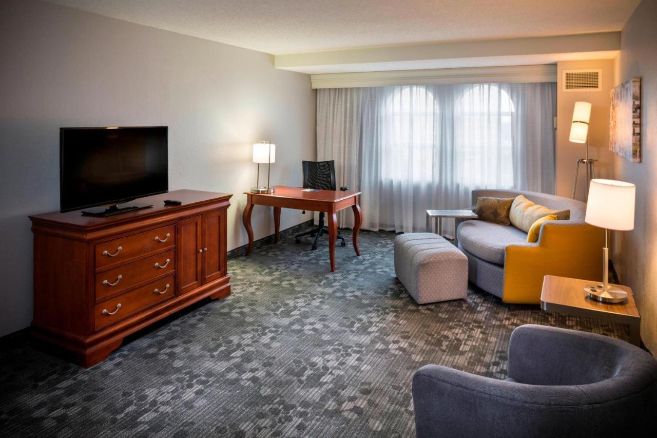 Courtyard By Marriott Norfolk Downtown Hotel Екстериор снимка