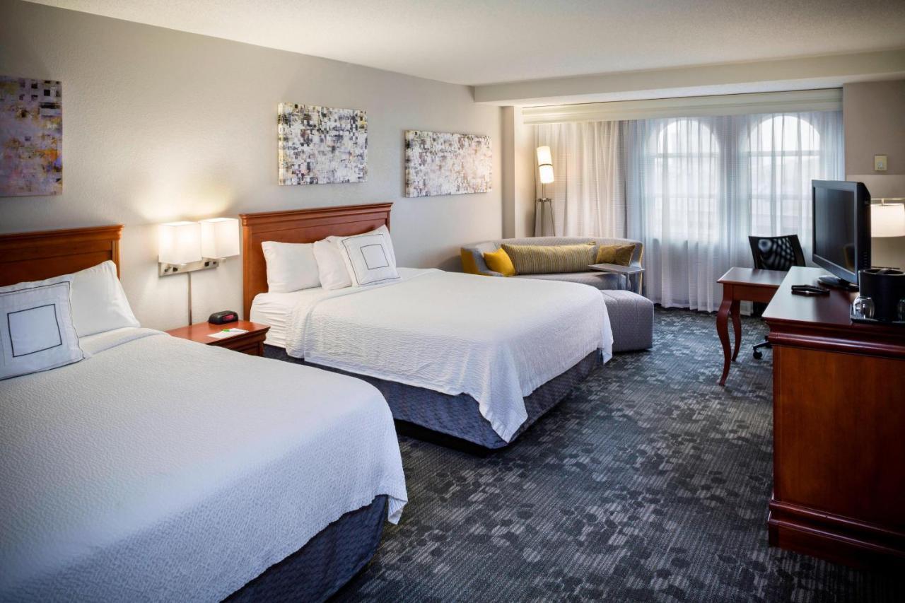 Courtyard By Marriott Norfolk Downtown Hotel Екстериор снимка