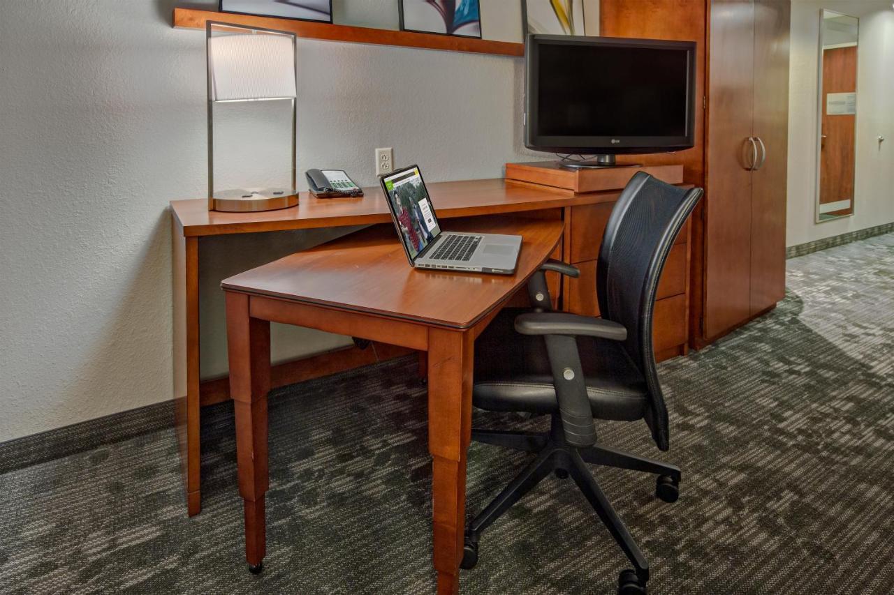 Courtyard By Marriott Norfolk Downtown Hotel Екстериор снимка