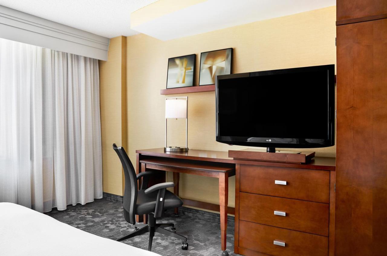Courtyard By Marriott Norfolk Downtown Hotel Екстериор снимка