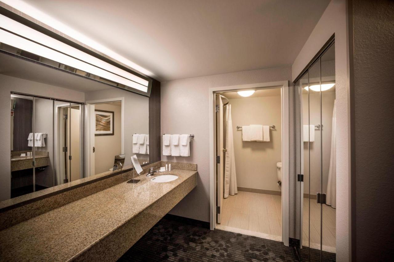 Courtyard By Marriott Norfolk Downtown Hotel Екстериор снимка