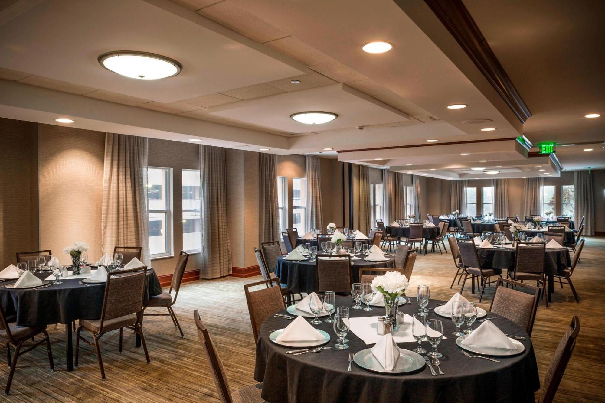 Courtyard By Marriott Norfolk Downtown Hotel Екстериор снимка