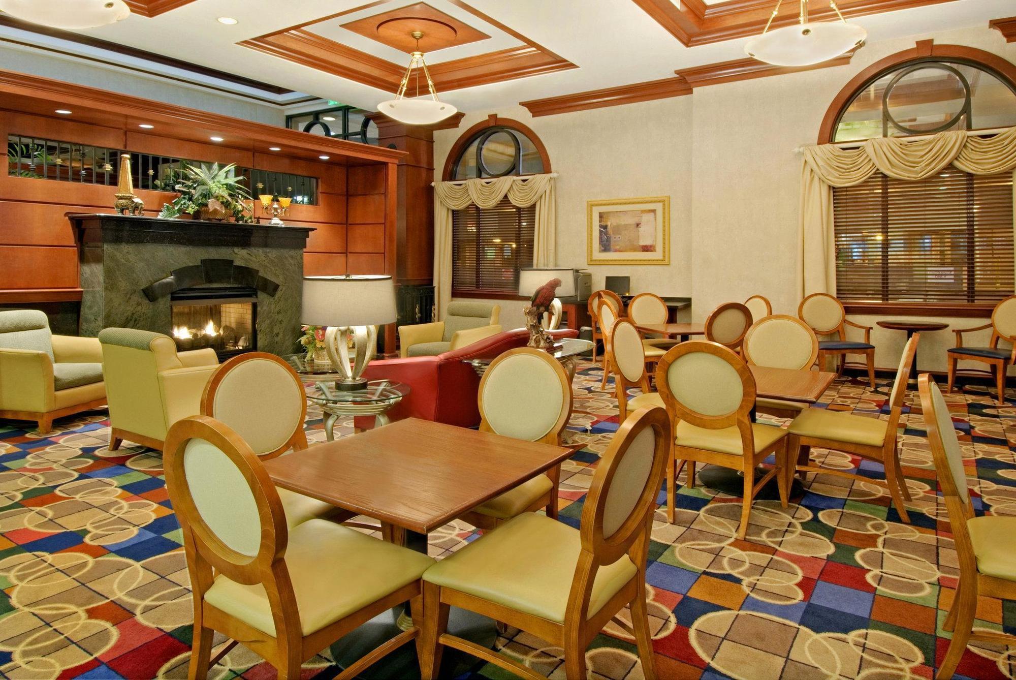 Courtyard By Marriott Norfolk Downtown Hotel Екстериор снимка