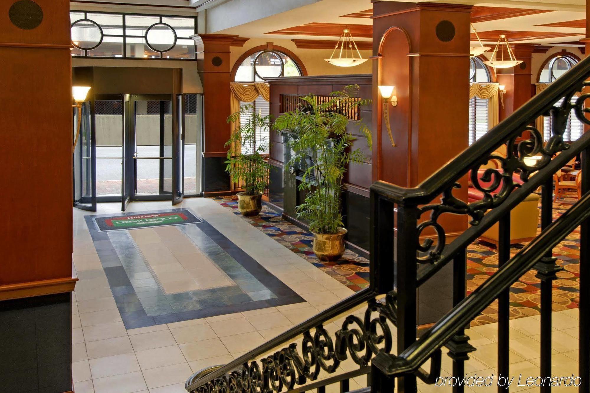 Courtyard By Marriott Norfolk Downtown Hotel Интериор снимка